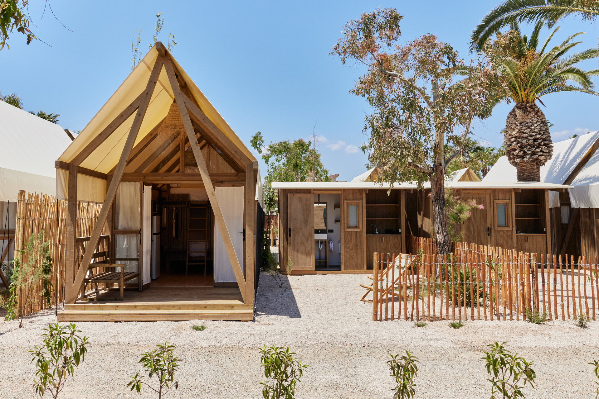 Camping Ampolla Playa.