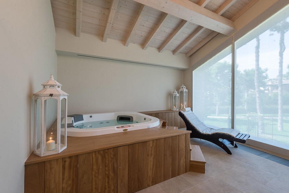 Borgo Cadonega Relais Spa.