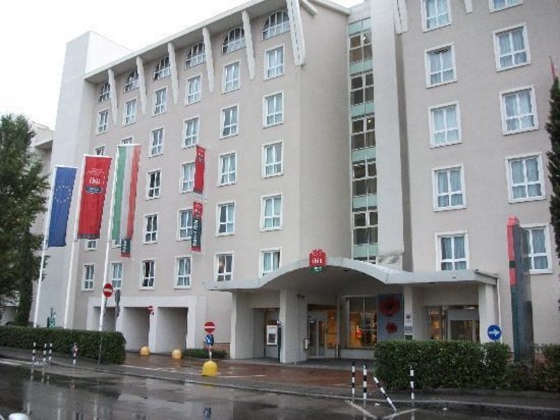 Ibis Firenze Nord Aeroporto.