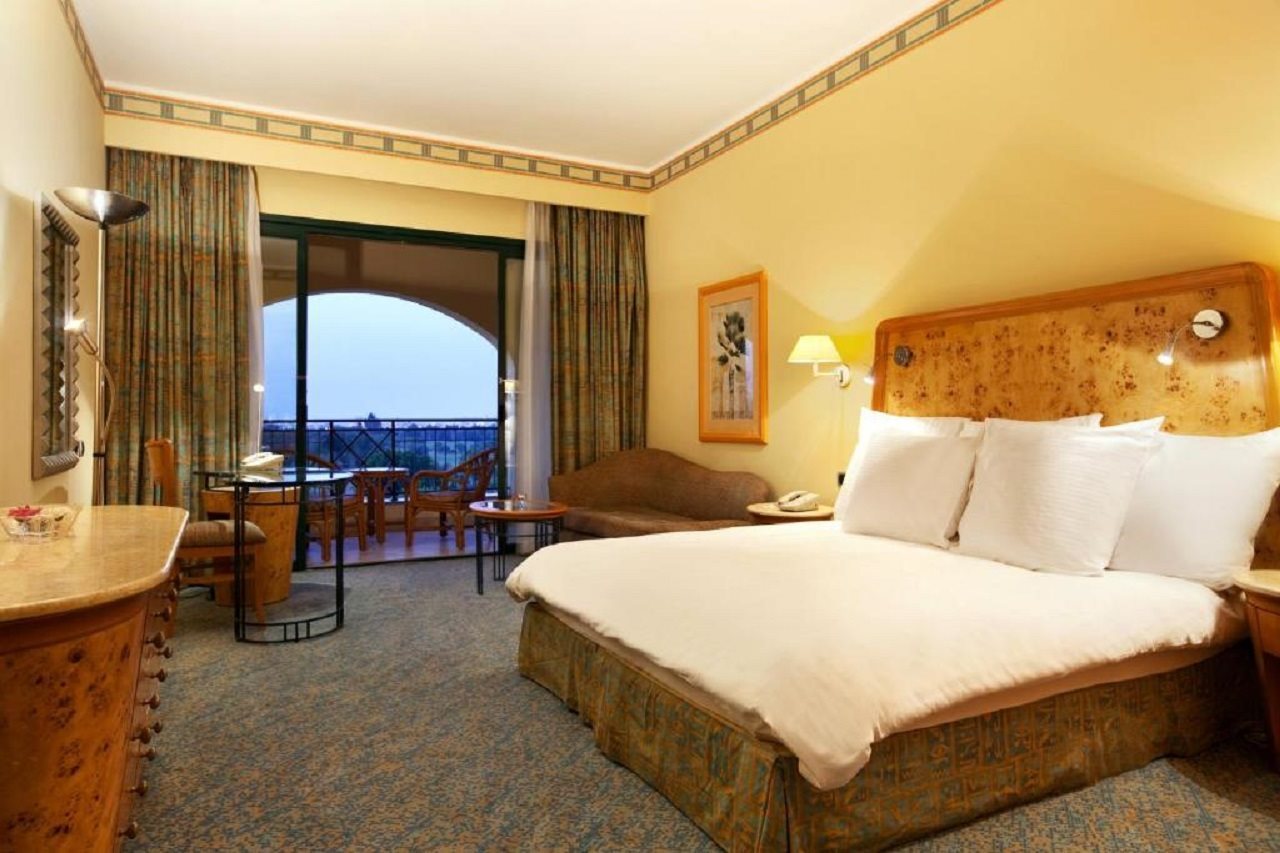 Hilton Pyramids Golf Resort.