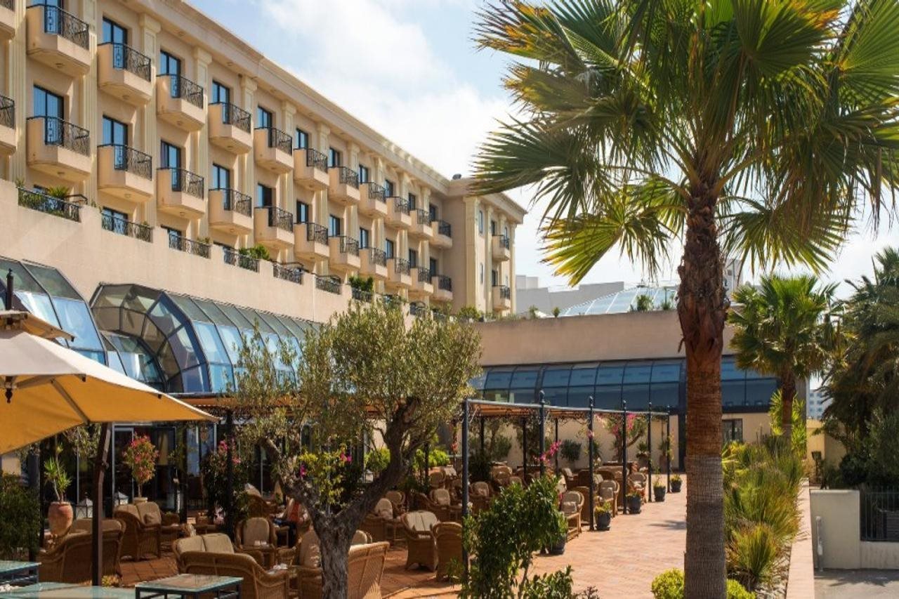 Concorde Hotel Les Berges du Lac.