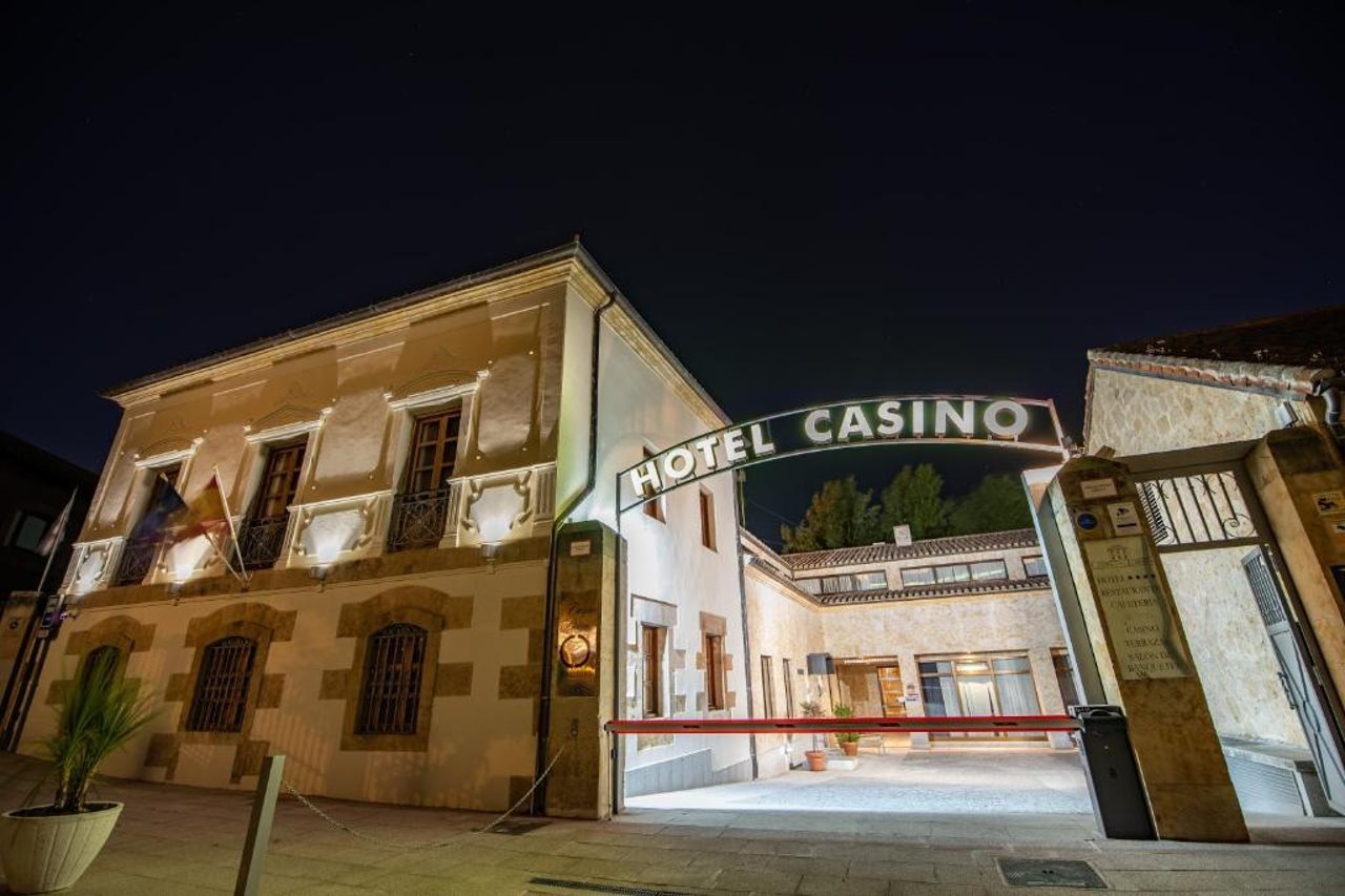 Hospedium Hotel Casino del Tormes.