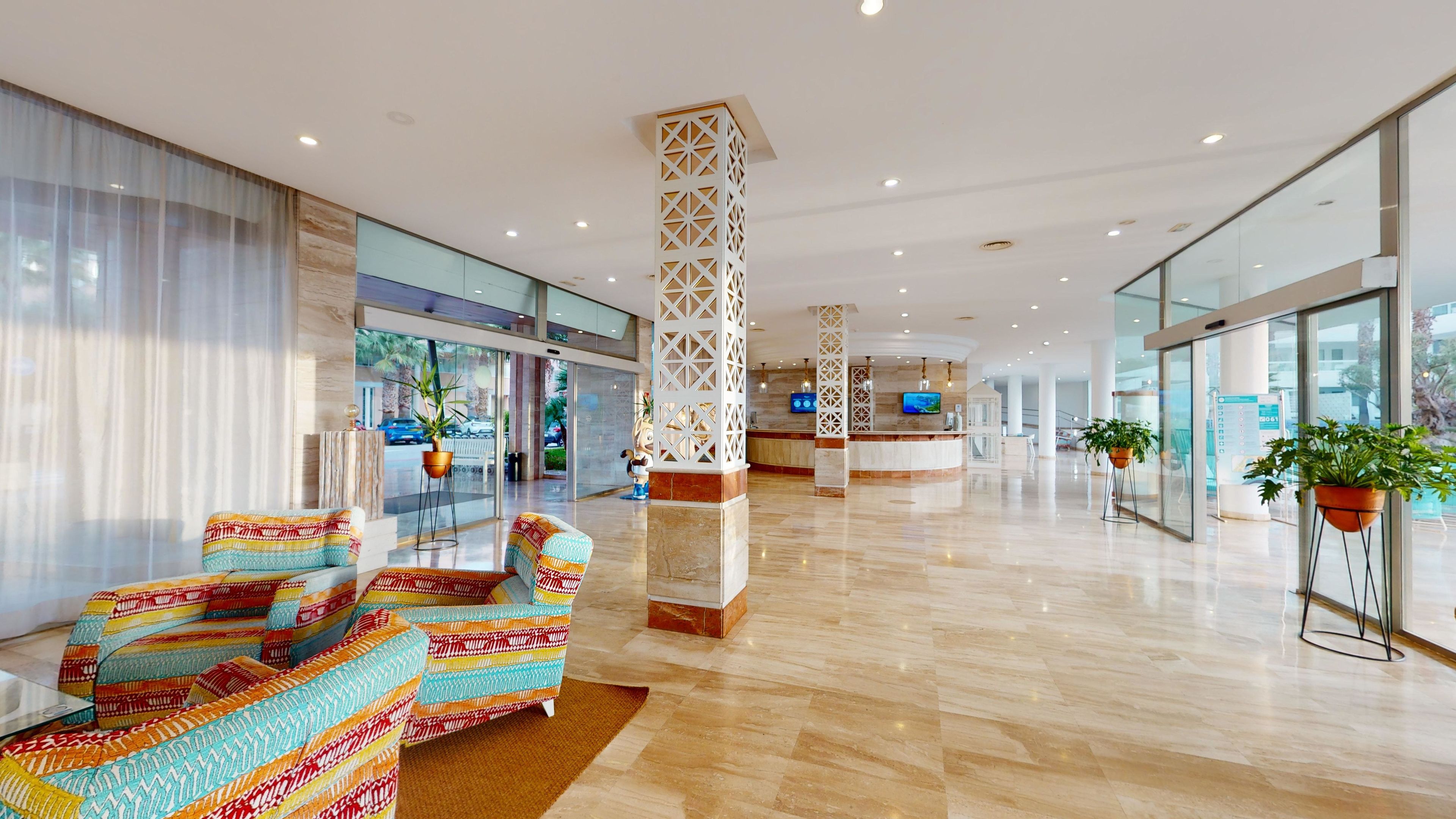 Tropic Garden Hotel & Apartments.