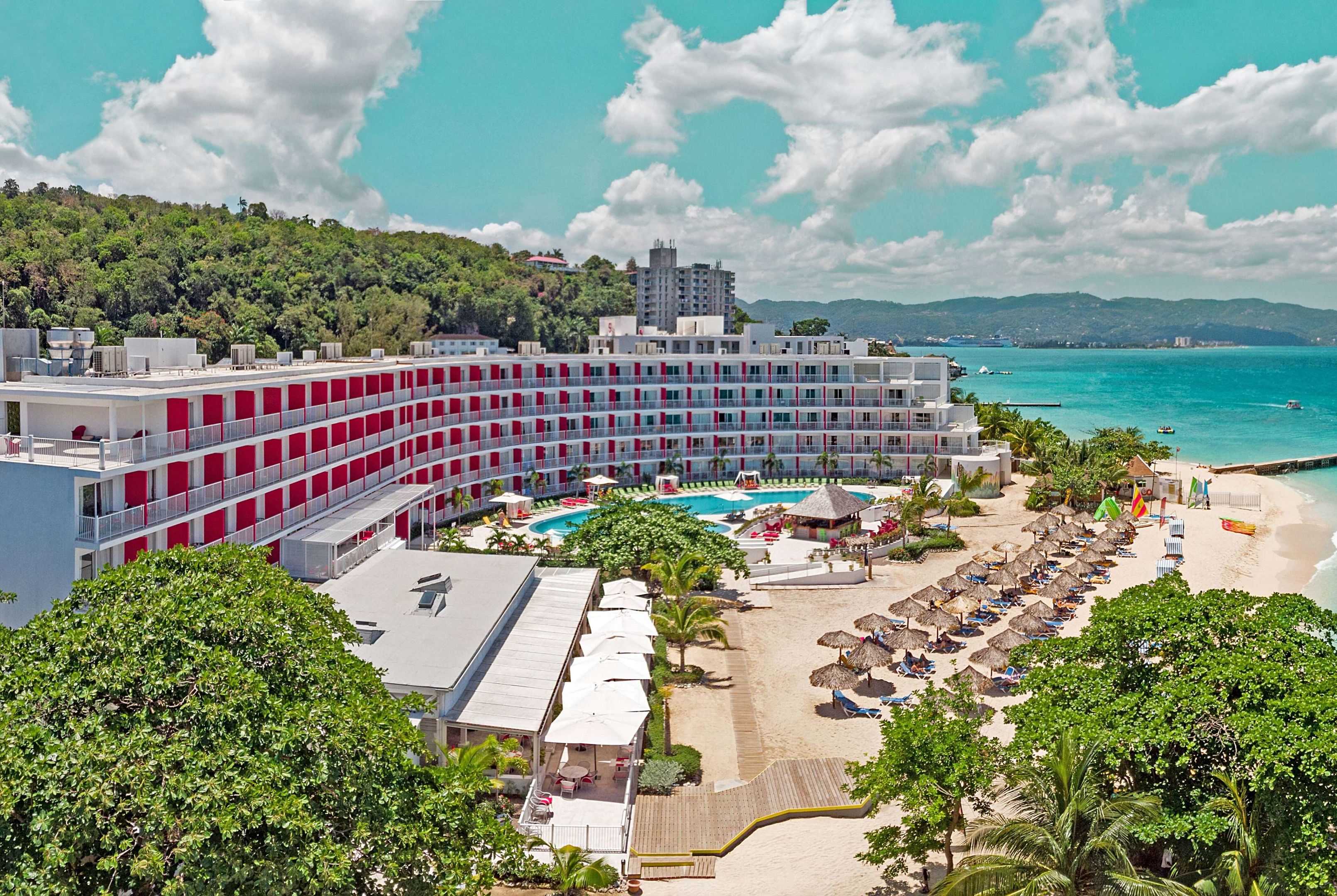 Grand Decameron Cornwall Beach, A Trademark All Inclusive.